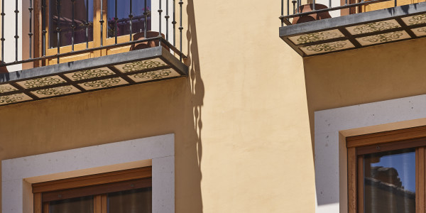 Pintar Fachadas de Casas Unifamiliares / Chalets en Alcalá de Henares · Pintura anticorrosiva para Barandillas, Rejas y otros Elementos