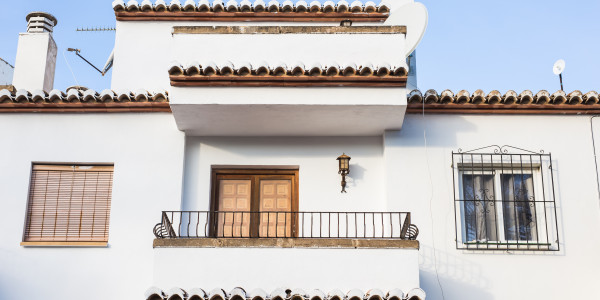 Pintar Fachadas de Casas Unifamiliares / Chalets en Alcalá de Henares · Pinturas Especiales Anticorrosivas y de Alta Resistencia