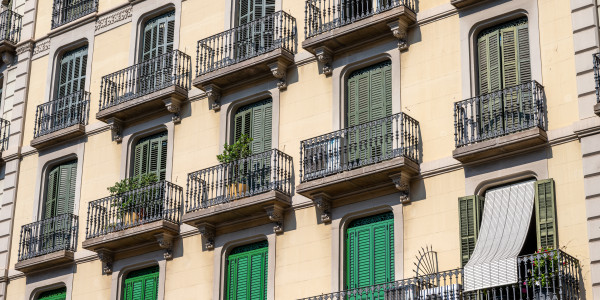 Pintar Fachadas y Patios de Luces de Comunidades Vecinos / Propietarios en Alcalá de Henares · Reparación y Preparación de Superficies