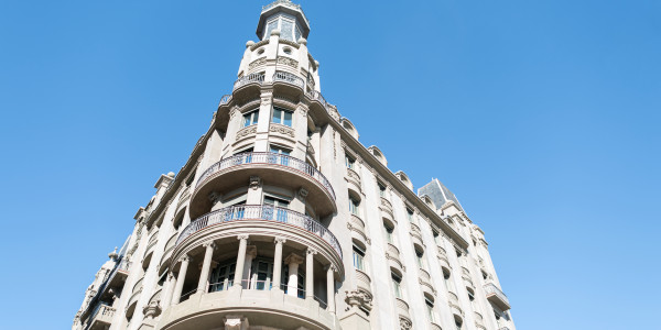 Pintar Fachadas de Empresas / Negocios / Locales Comerciales en Alcalá de Henares · Restauración de Fachadas Antiguas