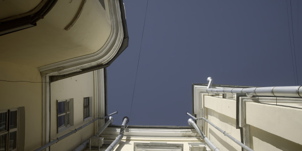 Trabajos Verticales en Fachadas de Edificios / Viviendas en Alcalá de Henares · Pintado de Edificios Altos, Patios Interiores de Luces y Estructura Complejas