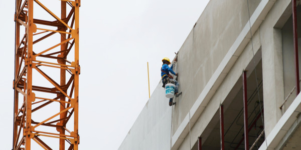 Trabajos Verticales en Fachadas de Edificios / Viviendas en Alcalá de Henares · Pintar Edificios de Construcción de Obra Nueva