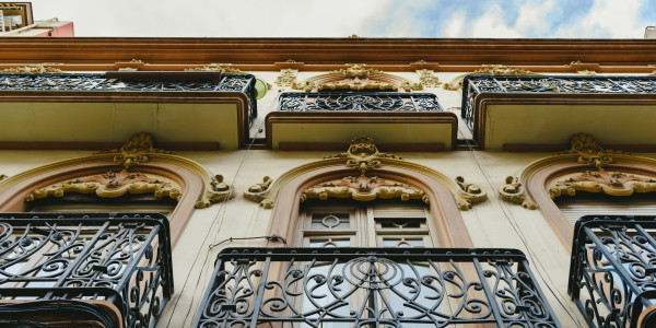 Rehabilitación y Restauración de Fachadas en Alcalá de Henares · Restauración de Fachadas Emblemáticas