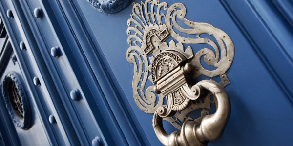 Rehabilitación y Restauración de Fachadas en Alcalá de Henares · Restauración de Puertas / Portales / Ventanas de Madera